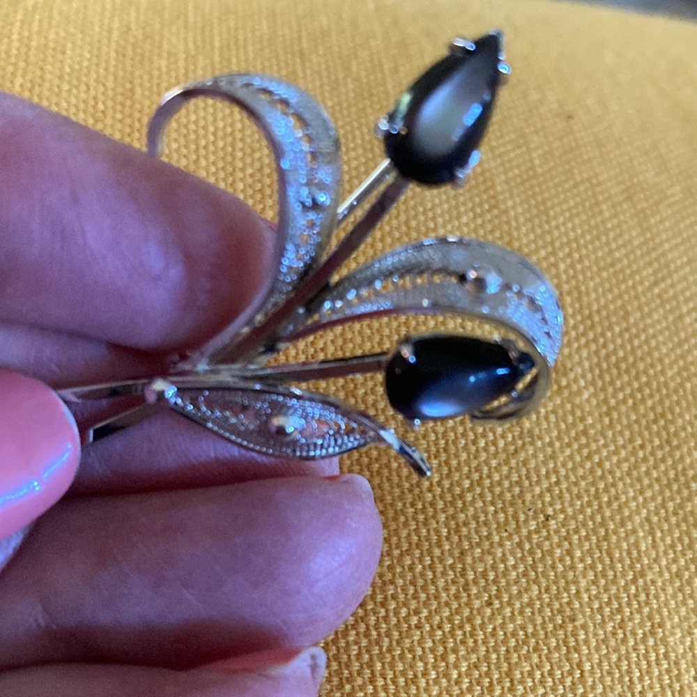 925 Silver Floral Brooch with Black Stones - Elegant Women’s Accessory